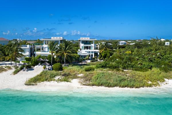 Goldfinger Villa - Beachfront