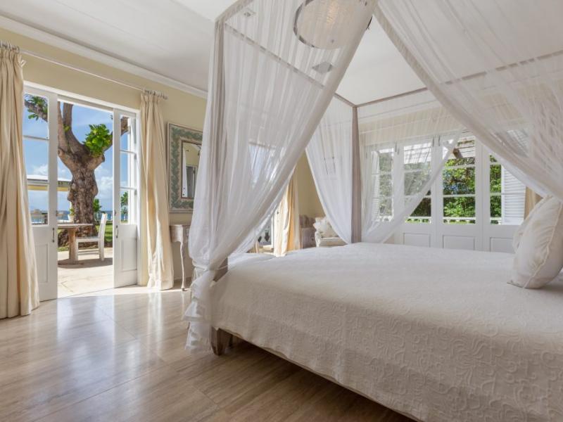 Phibblestown , Honor Bay 