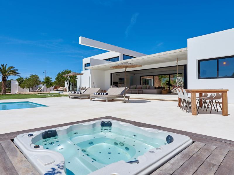 Can Pegaso Grande , North 