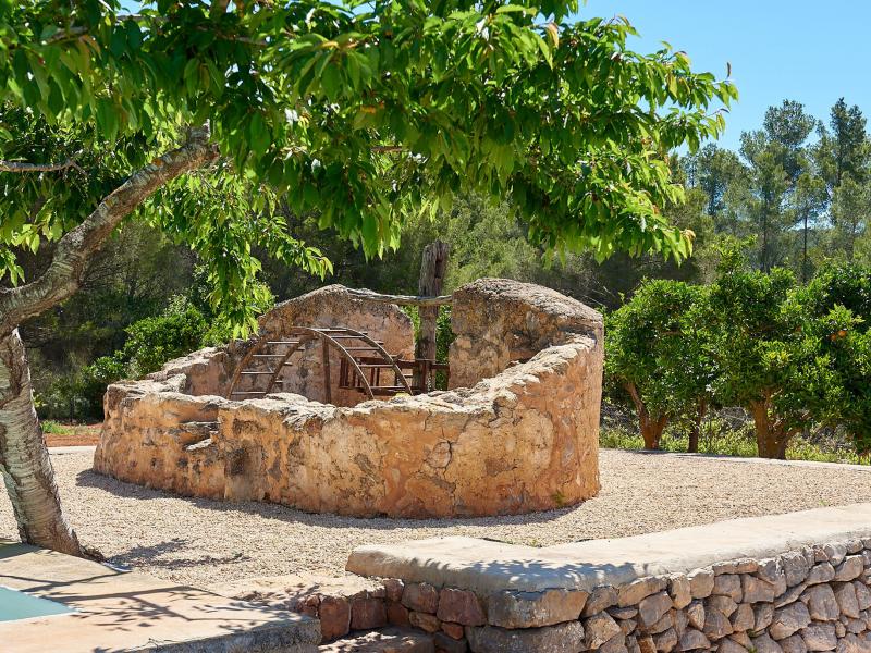 Can Pegaso Grande , North 