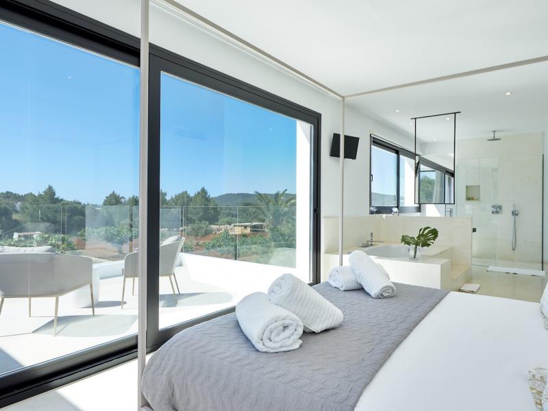 Can Pegaso Grande , North 