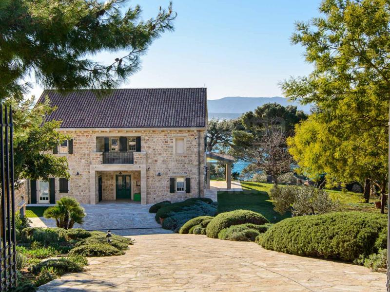 Villa Beachfront Oasis , Islands 