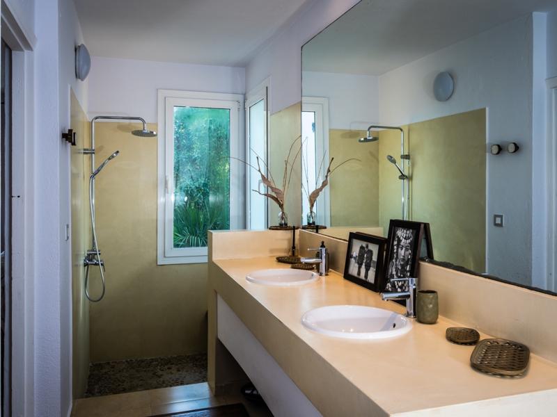 Villa Zola , Roca Llisa 