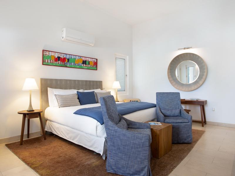 Celestial Anguilla , West End 