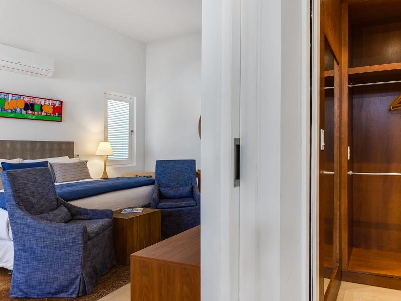 Celestial Anguilla , West End 