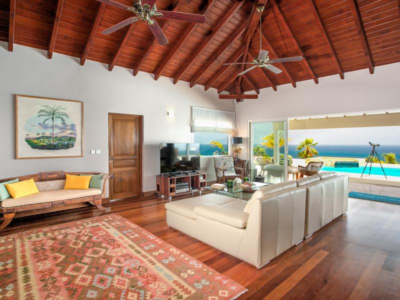 Dream in Blue , Happy Bay 