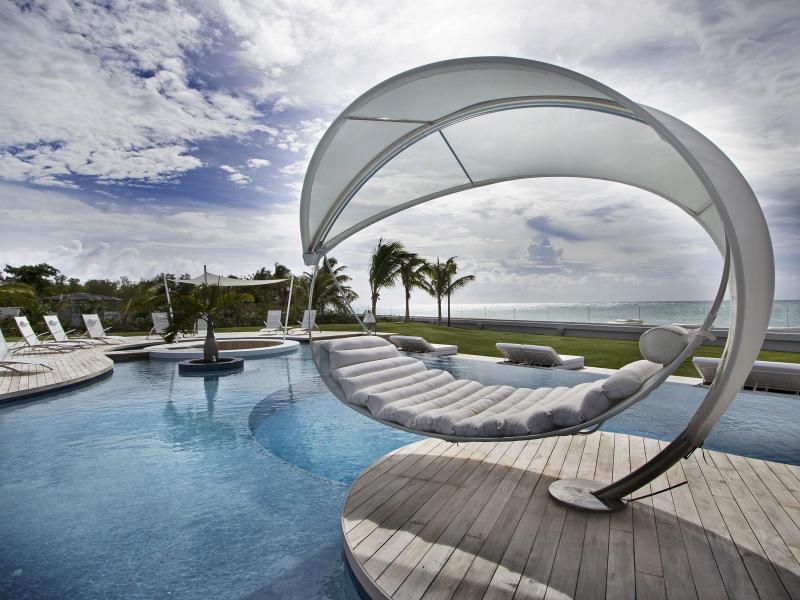 C'est La Vie, Terres Basses , Terres Basses 