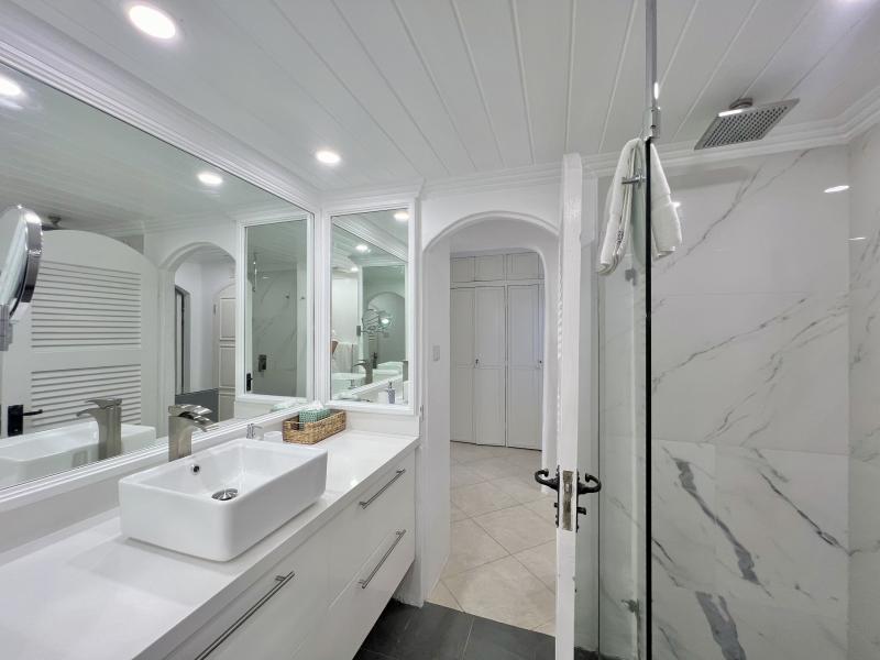 Glitter Bay 204 - Sea Men's Inn , Beachfront villas Barbados , Glitter Bay , Porters , St James , West Coast Barbados 