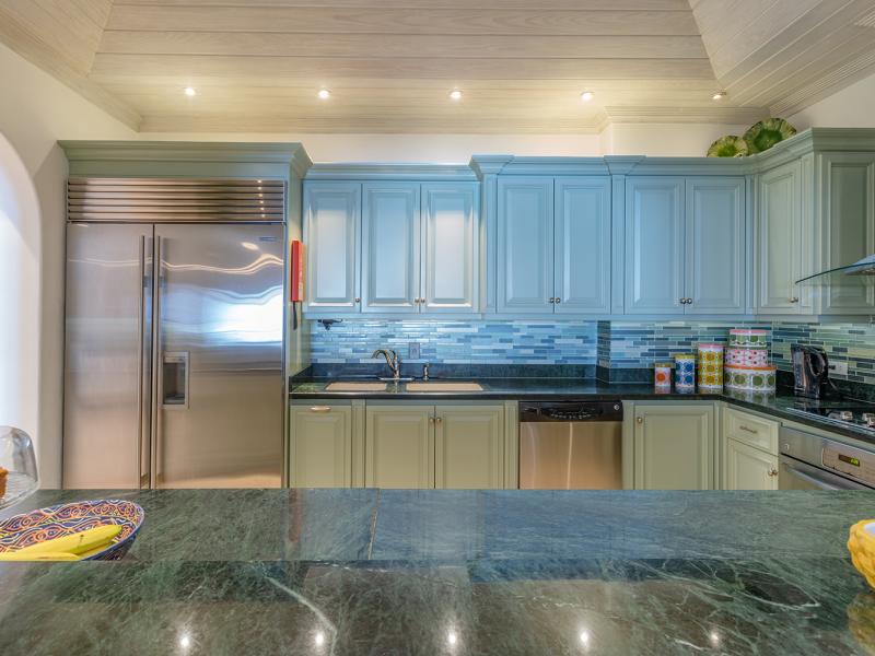 Old Trees Sea Breeze 204 , Beachfront villas Barbados , Old Trees , Paynes Bay , St James , West Coast Barbados 