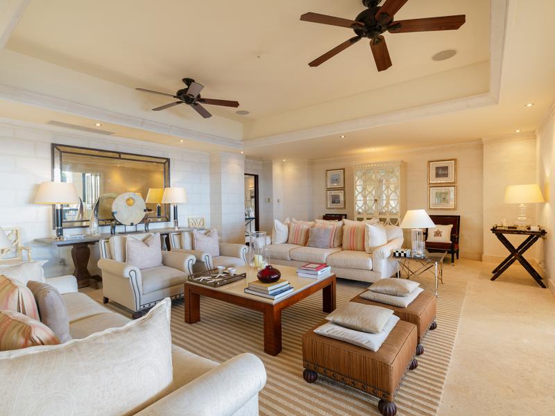 Smugglers Cove Penthouse Apartment 7 , Beachfront villas Barbados , Paynes Bay , St James , West Coast Barbados 