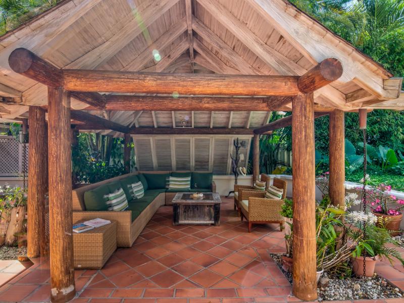 Thespina - Beachfront , St James 