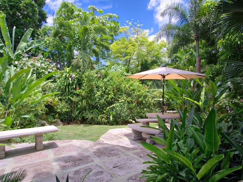 Scotch on the Rocks , Ocho Rios 