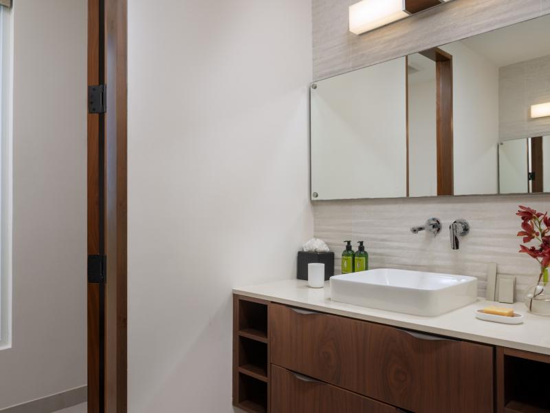 Goldfinger Villa - Beachfront , Long Bay 