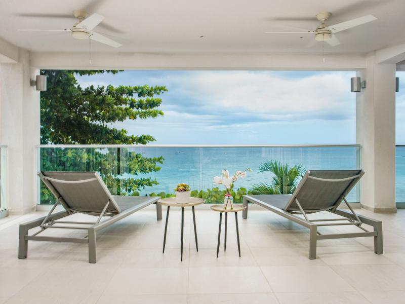 The One at The St James - Beachfront Apartment , Beachfront villas Barbados , Paynes Bay , St James 