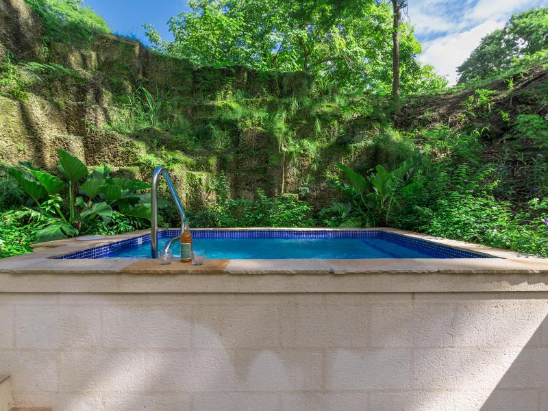 Parnassus Cottage , Holetown , Sandy Lane Estate , West Coast Barbados 