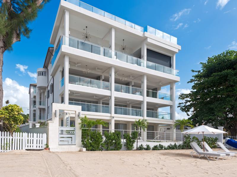 The One at The St James - Beachfront Apartment , Beachfront villas Barbados , Paynes Bay , St James 