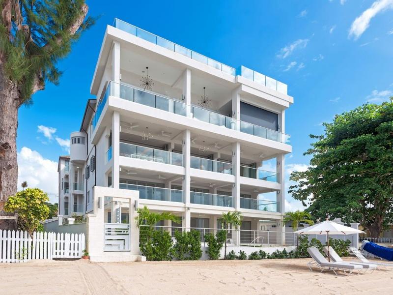 The Villa at The St James , Beachfront villas Barbados , Paynes Bay , St James 