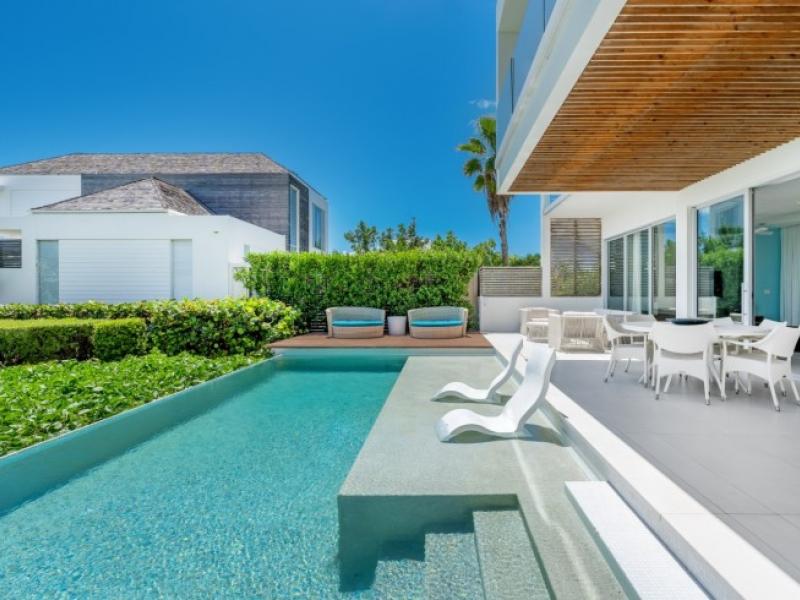 Villa Hyperion , Long Bay 