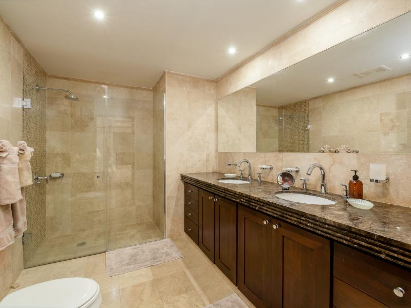 Coral Cove 5 - Shutters , Beachfront villas Barbados , Coral Cove , Paynes Bay , St James , West Coast Barbados 