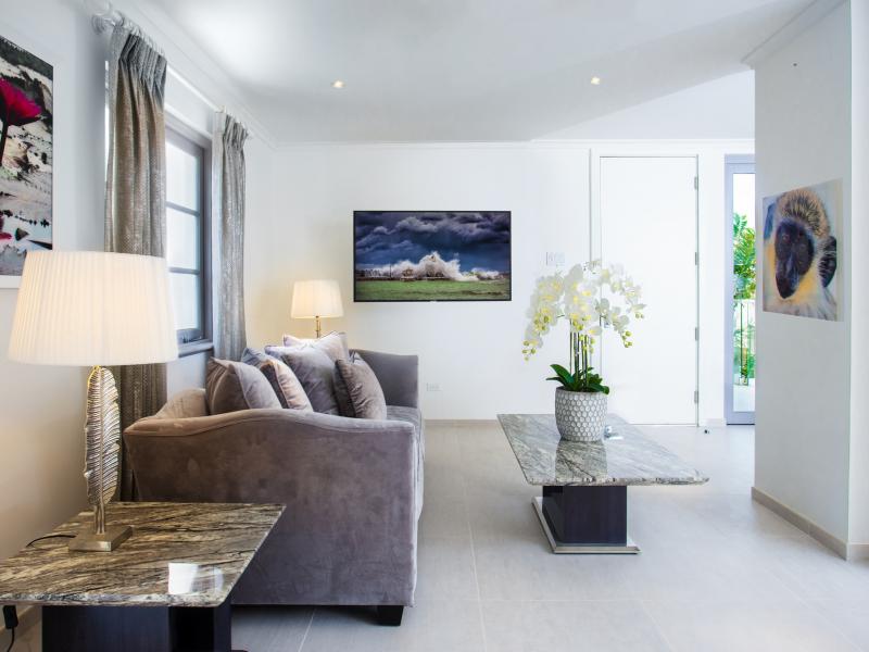 The One at The St James - Beachfront Apartment , Beachfront villas Barbados , Paynes Bay , St James 