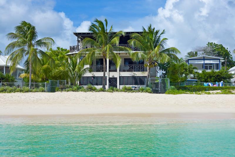 Crowsnest Villa- Beachfront